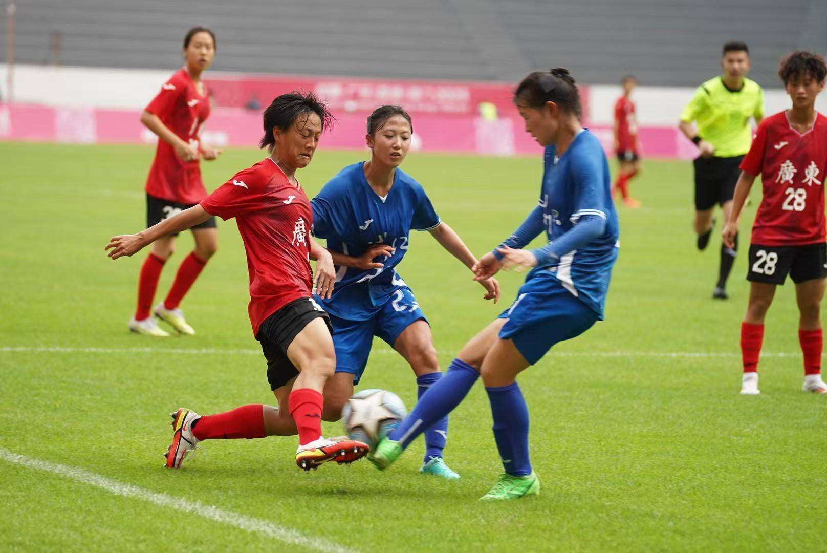 金沙娱乐城官网-世界女足明星球员比拼技术风采引无数观众点赞